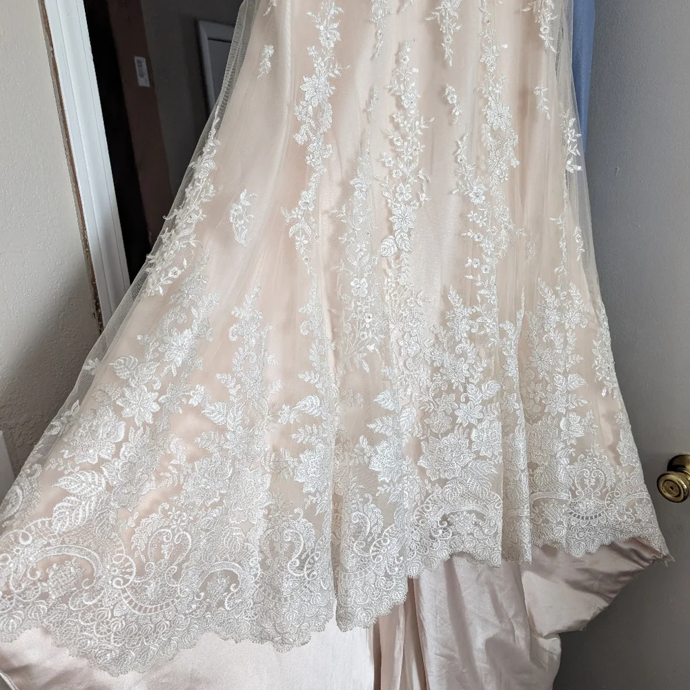 Maggie Sottero Nola Lace Wedding Dress - Picture 5 of 17